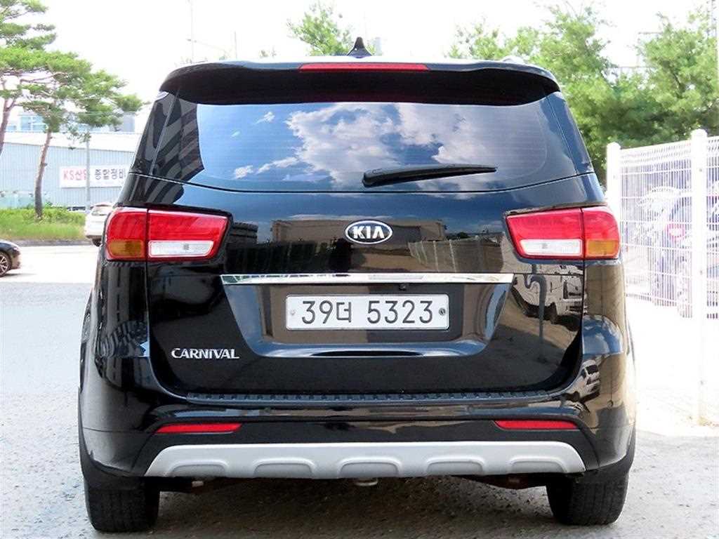 KIA Carnival - Vista 4