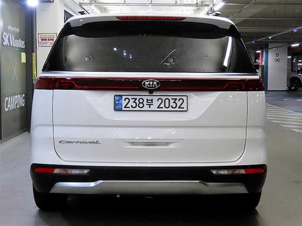 KIA Carnival - Vista 5