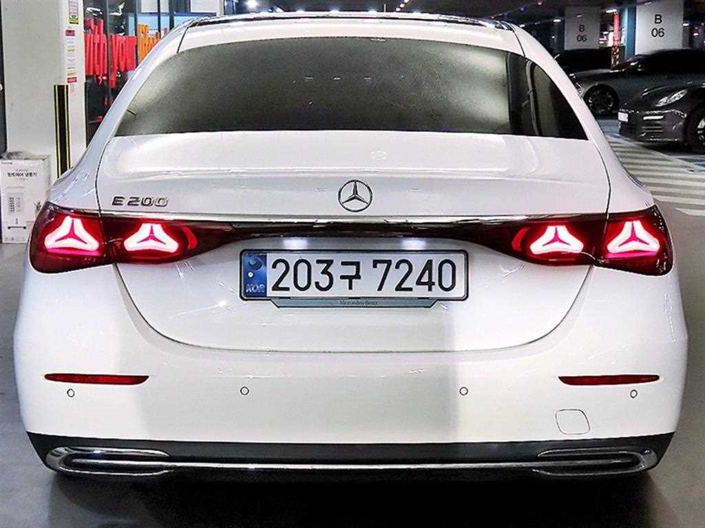 Mercedes Benz E class - Vista 5