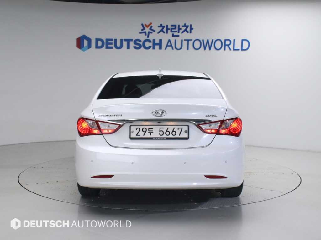HYUNDAI Sonata - Vista 4