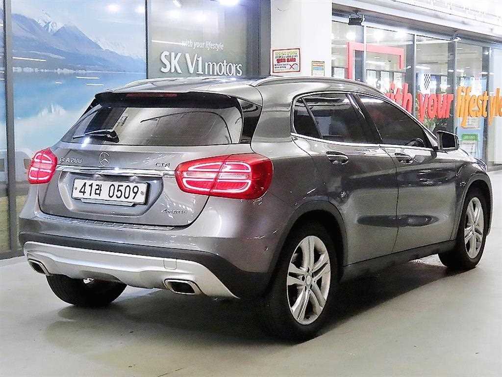 Mercedes Benz GLA Class - Vista 4