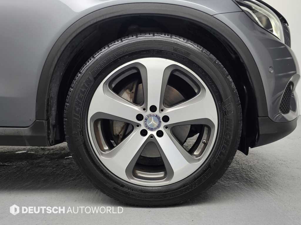 Mercedes Benz GLC Class - Vista 5