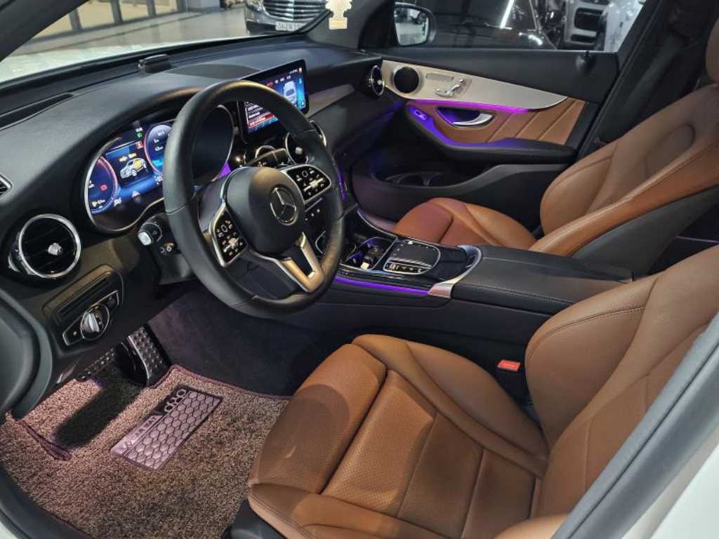 Mercedes Benz GLC Class - Vista 5