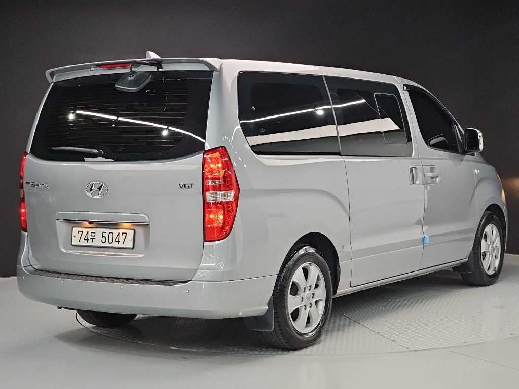 HYUNDAI Starex - Vista 4