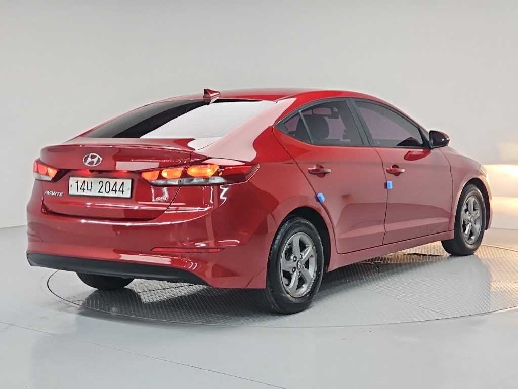 HYUNDAI Avante - Vista 4