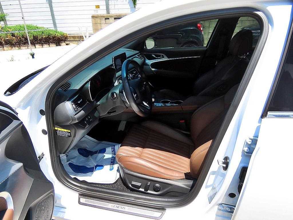 Genesis G70 - Vista 5