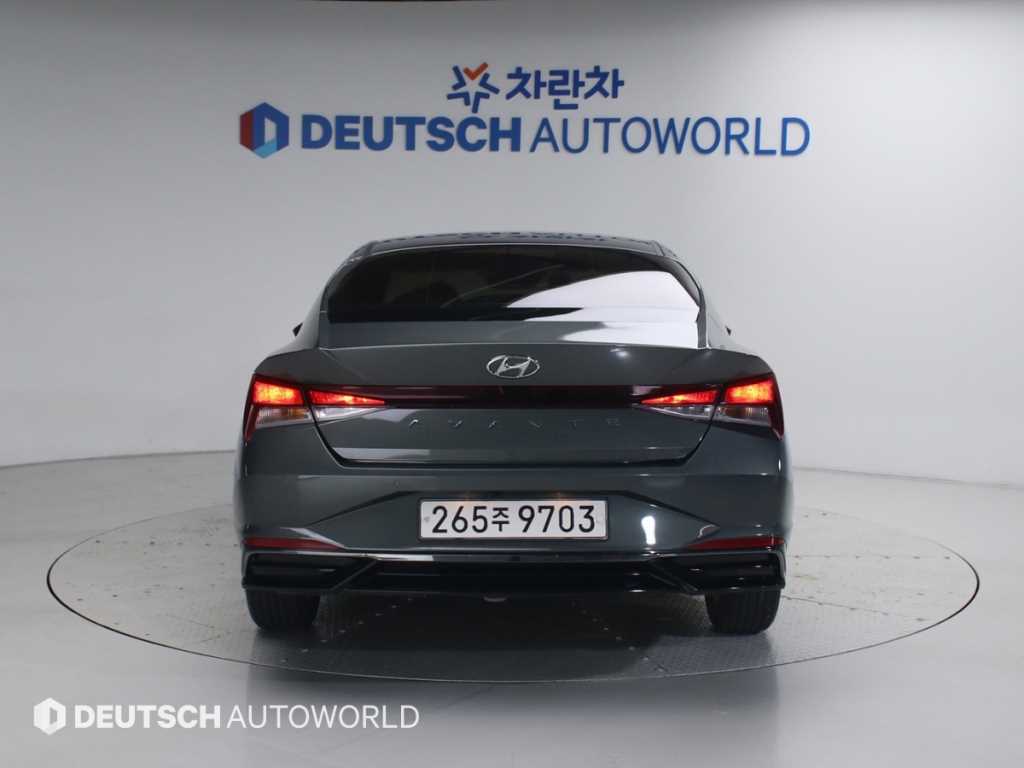 HYUNDAI Avante - Vista 4
