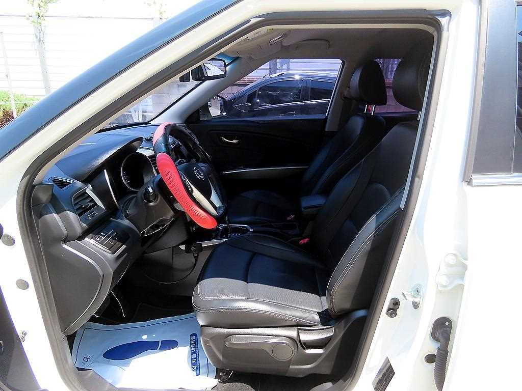 Ssangyong Tivoli - Vista 5