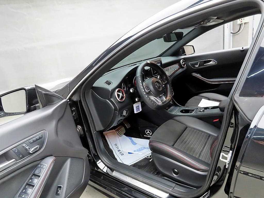 Mercedes Benz CLA Class - Vista 5