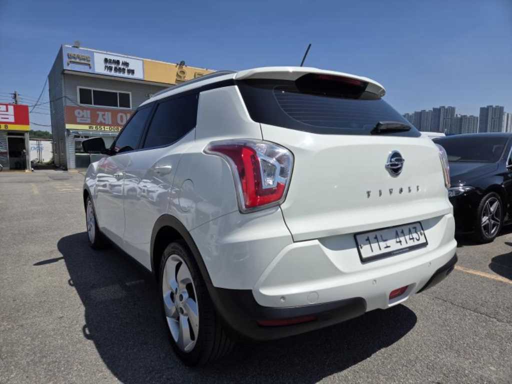 Ssangyong Tivoli - Vista 4