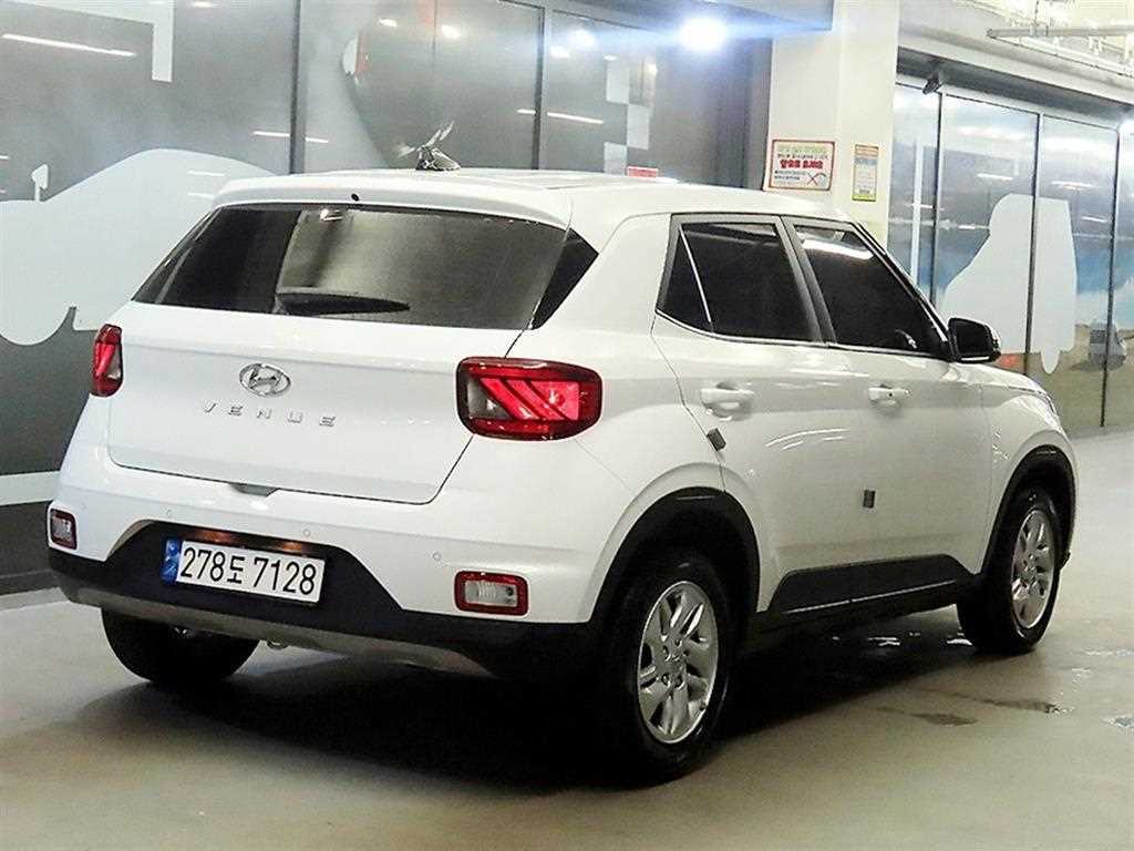 HYUNDAI Venue - Vista 4