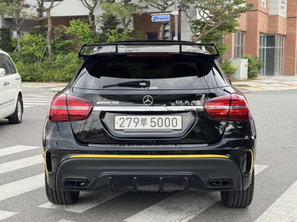 Mercedes Benz GLA Class - Vista 4