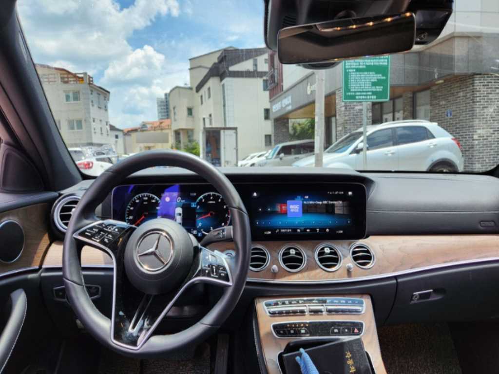Mercedes Benz E class - Vista 4