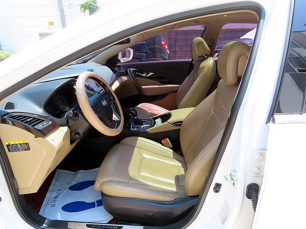 HYUNDAI Grandeur - Vista 5