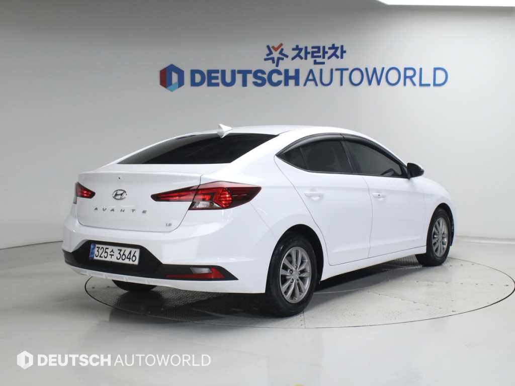 HYUNDAI Avante - Vista 4