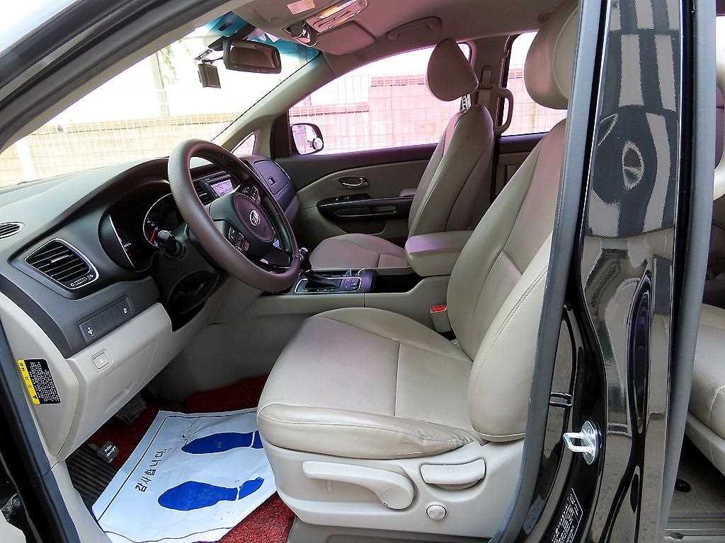 KIA Carnival - Vista 5