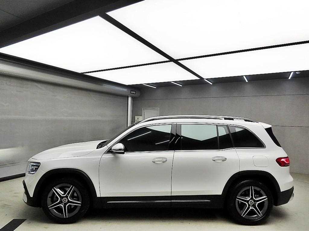 Mercedes Benz GLB Class - Vista 4