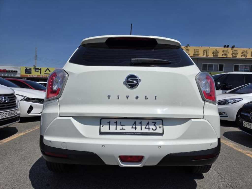 Ssangyong Tivoli - Vista 5