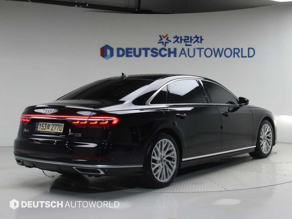아우디 A8 55 TFSI 콰트로 LWB 사진 2/20