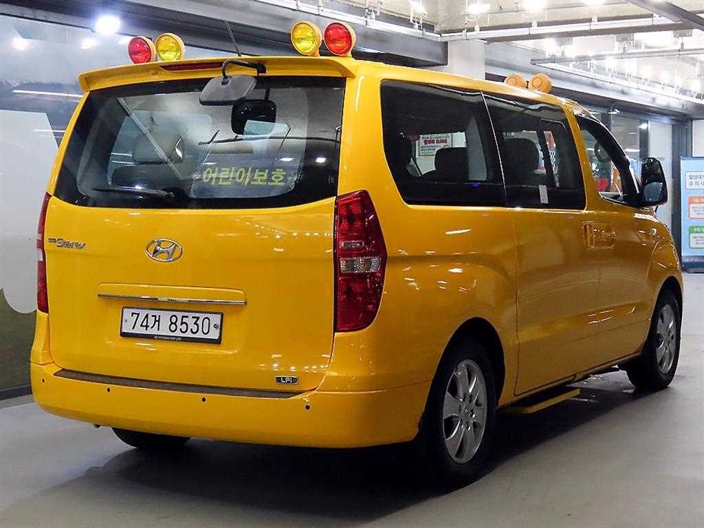 HYUNDAI Starex - Vista 4