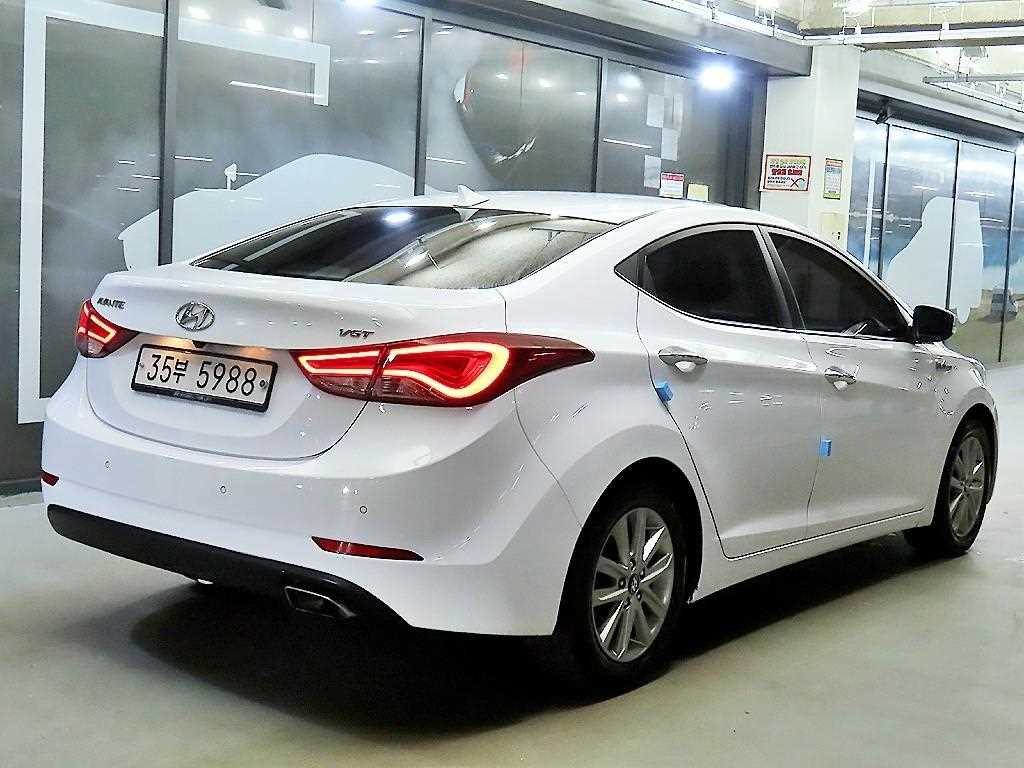 HYUNDAI Avante - Vista 4