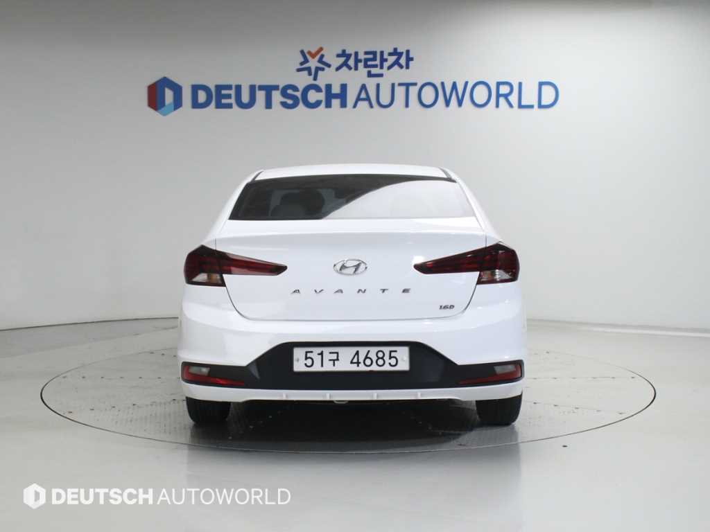 HYUNDAI Avante - Vista 4