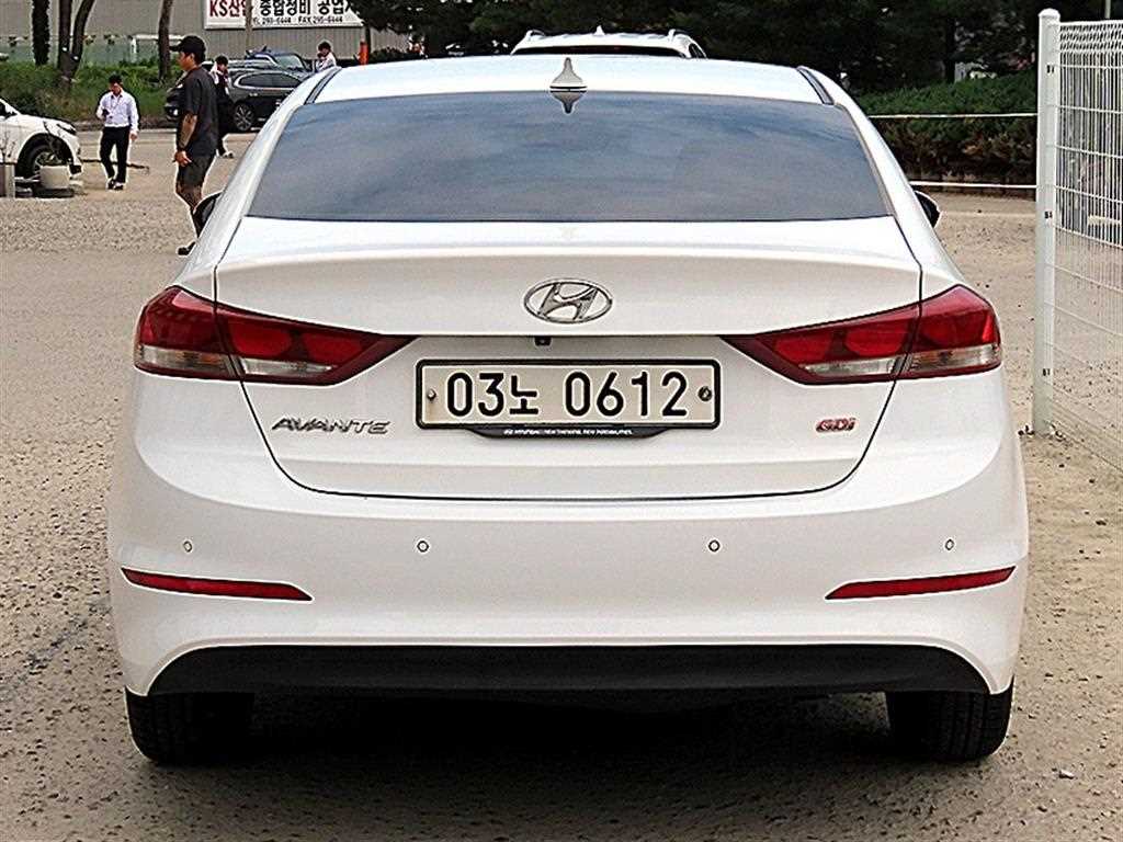 HYUNDAI Avante - Vista 4