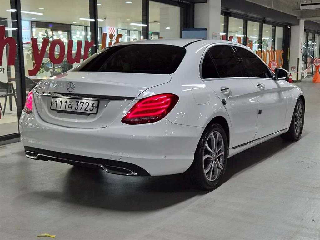 Mercedes Benz C Class - Vista 4