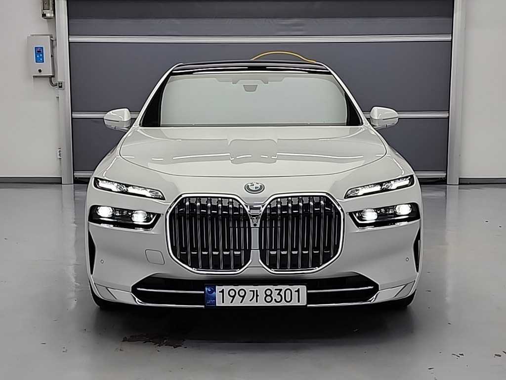 BMW 7시리즈 750e xDrive 디자인 퓨어 엑셀런스 사진 2/18