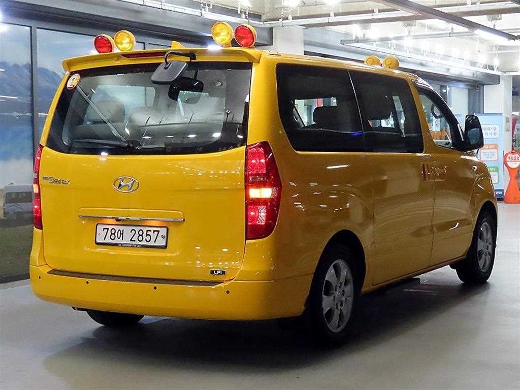 HYUNDAI Starex - Vista 4