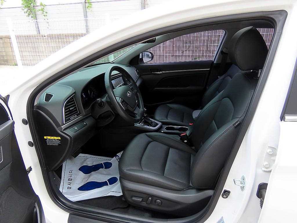 HYUNDAI Avante - Vista 5