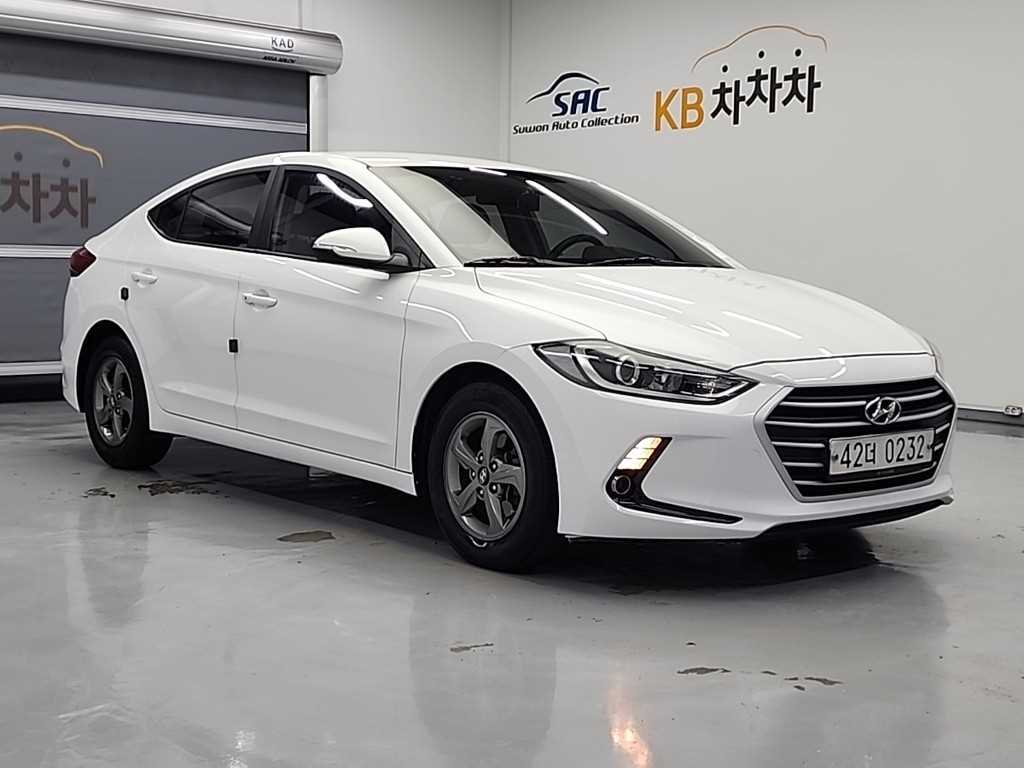 HYUNDAI Avante - Vista 5