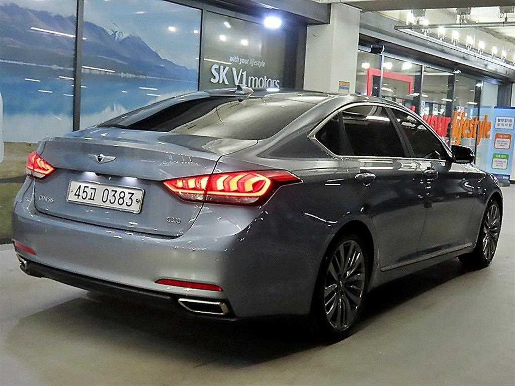 HYUNDAI Genesis - Vista 4