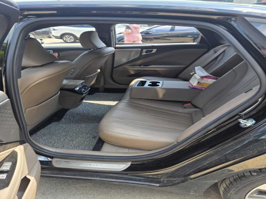 KIA K8 - Vista 5