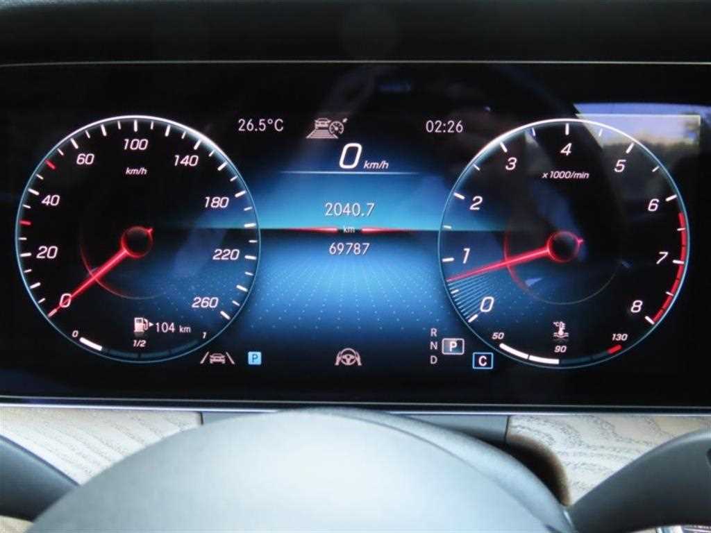 Mercedes Benz E class - Vista 5