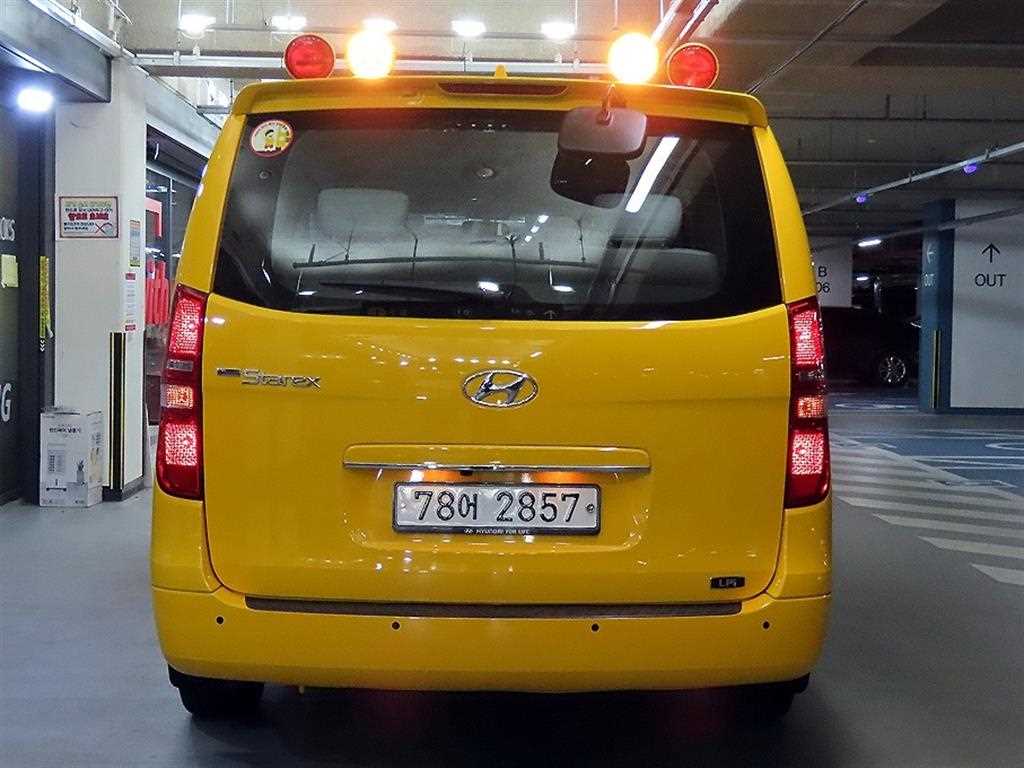 HYUNDAI Starex - Vista 5