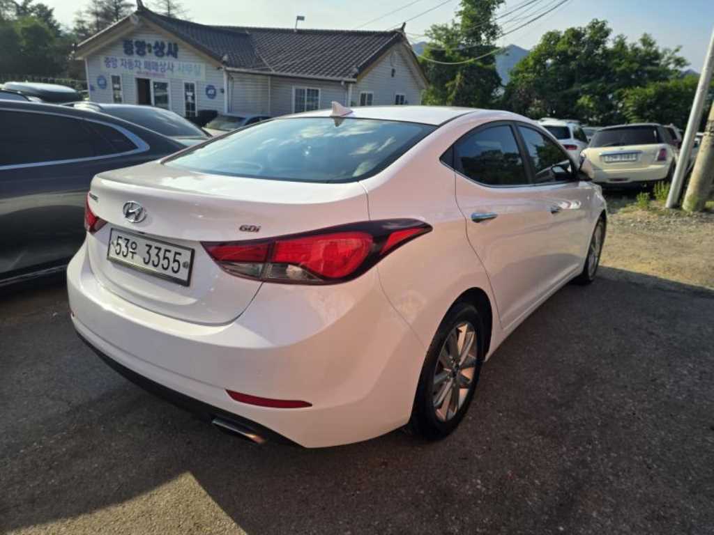 HYUNDAI Avante - Vista 4