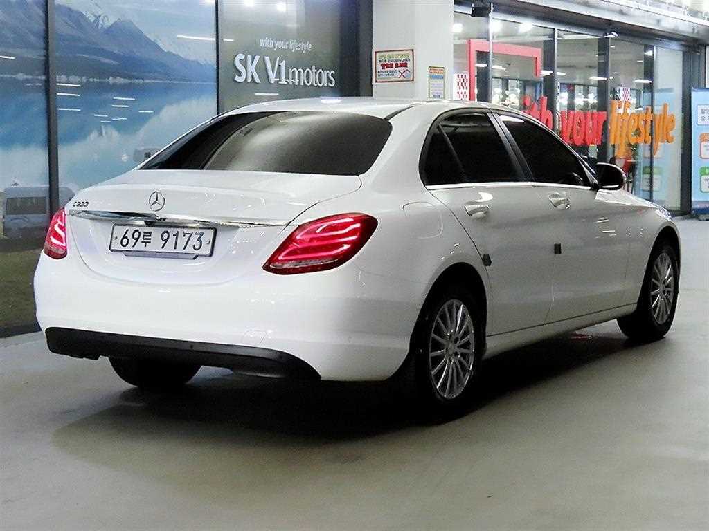 Mercedes Benz C Class - Vista 4