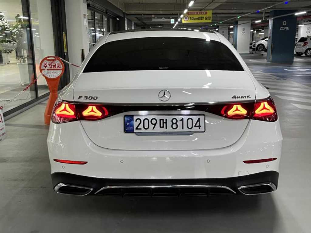Mercedes Benz E class - Vista 5