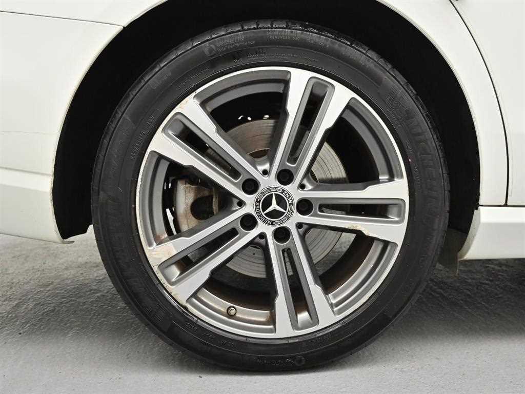 Mercedes Benz E class - Vista 5