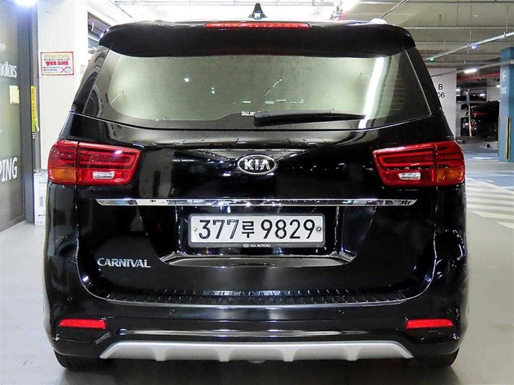KIA Carnival - Vista 5
