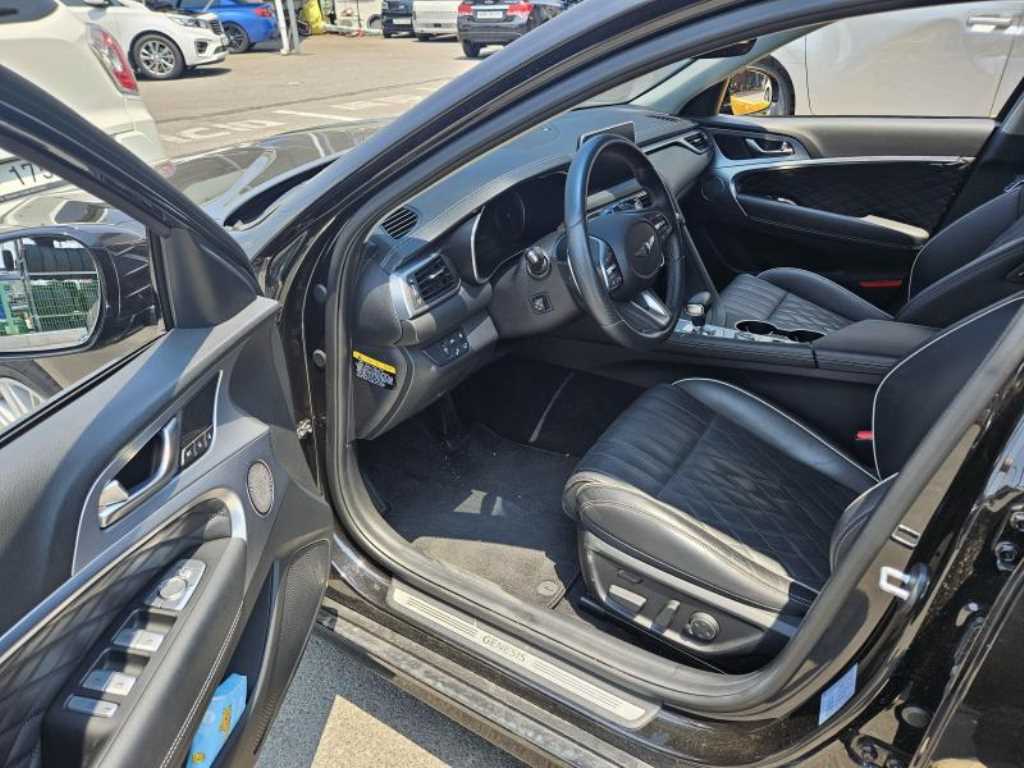 Genesis G70 - Vista 5