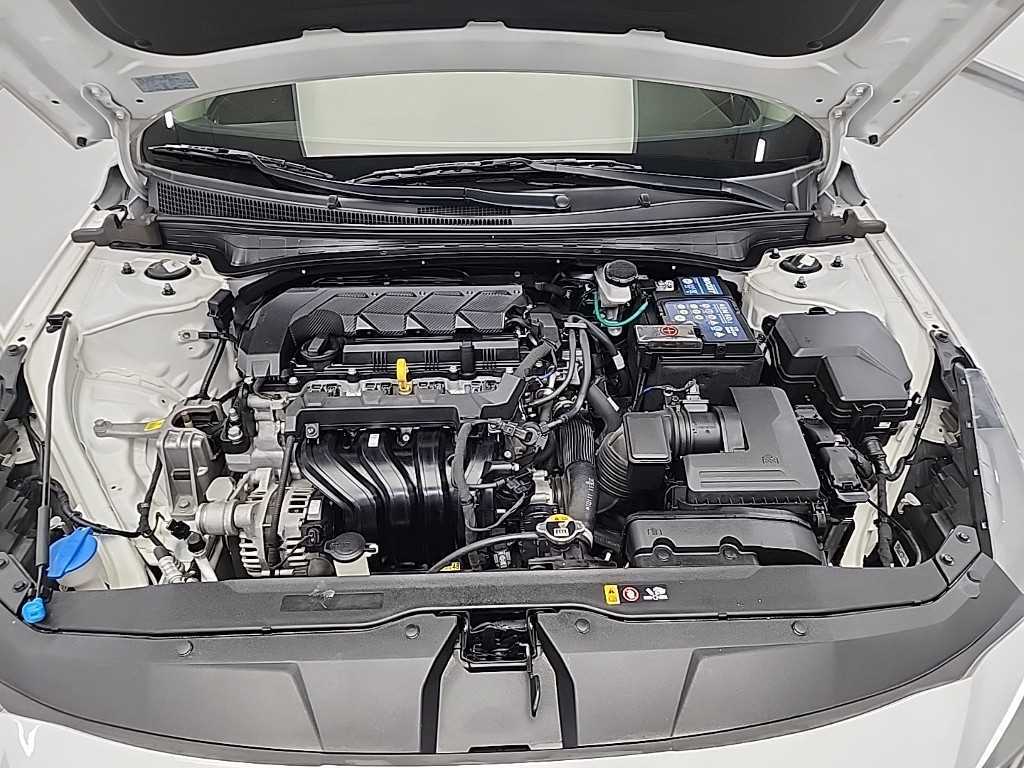 HYUNDAI Avante - Vista 5