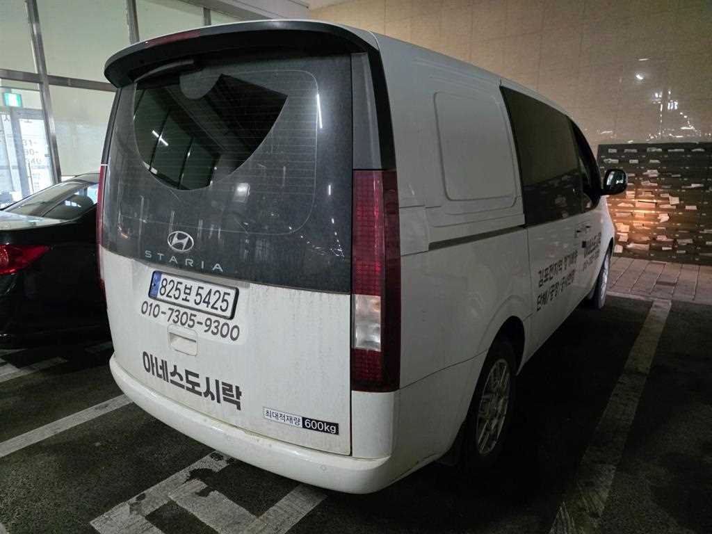 HYUNDAI Staria - Vista 5