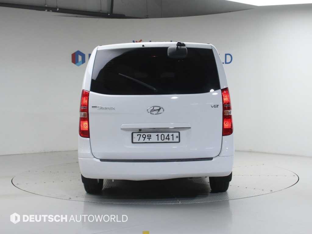 HYUNDAI Starex - Vista 4