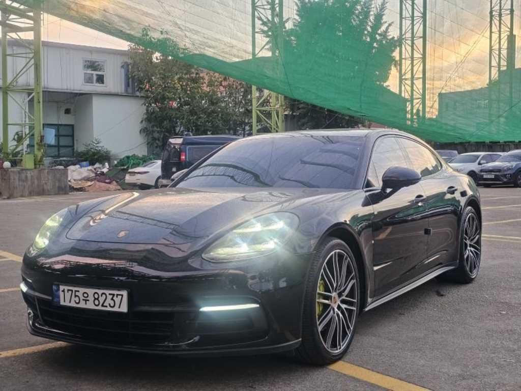 Porsche Panamera - Vista 4