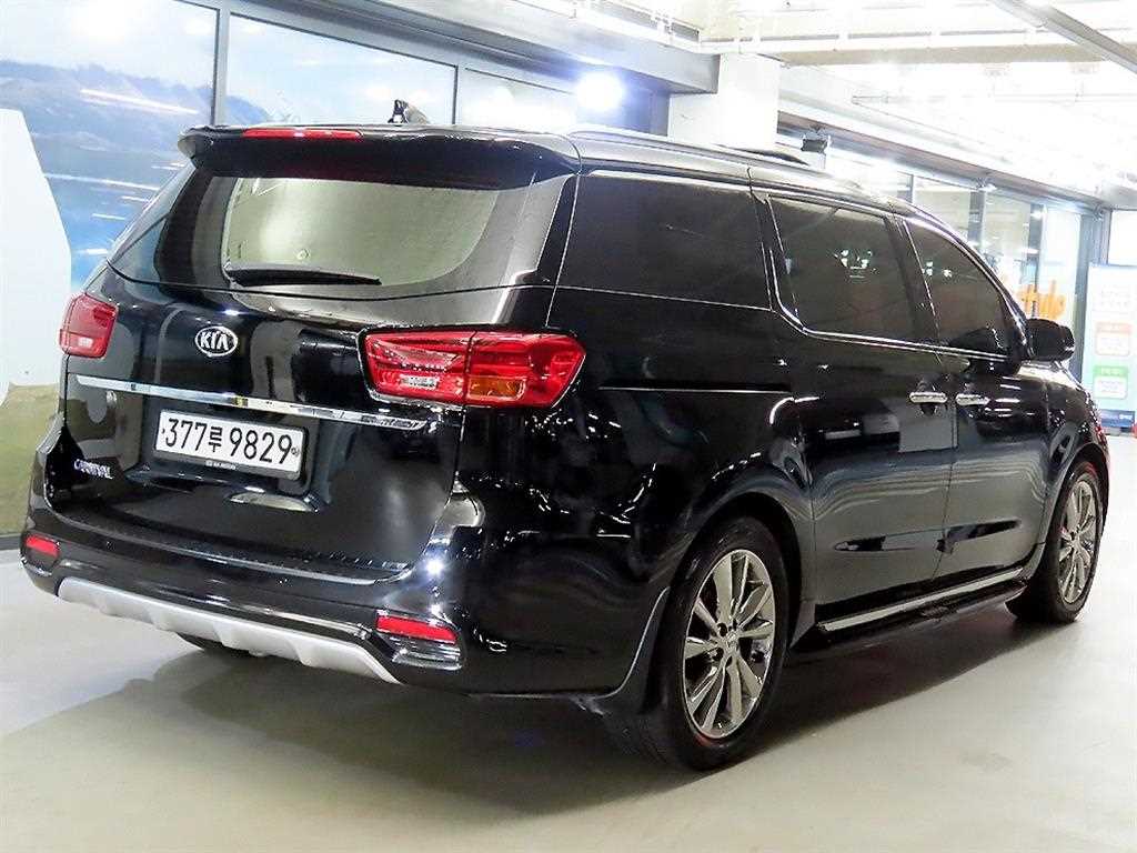 KIA Carnival - Vista 4
