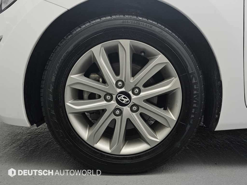 HYUNDAI Avante - Vista 5
