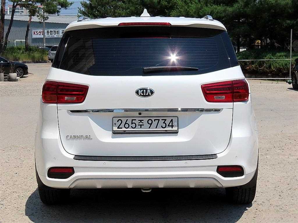 KIA Carnival - Vista 4