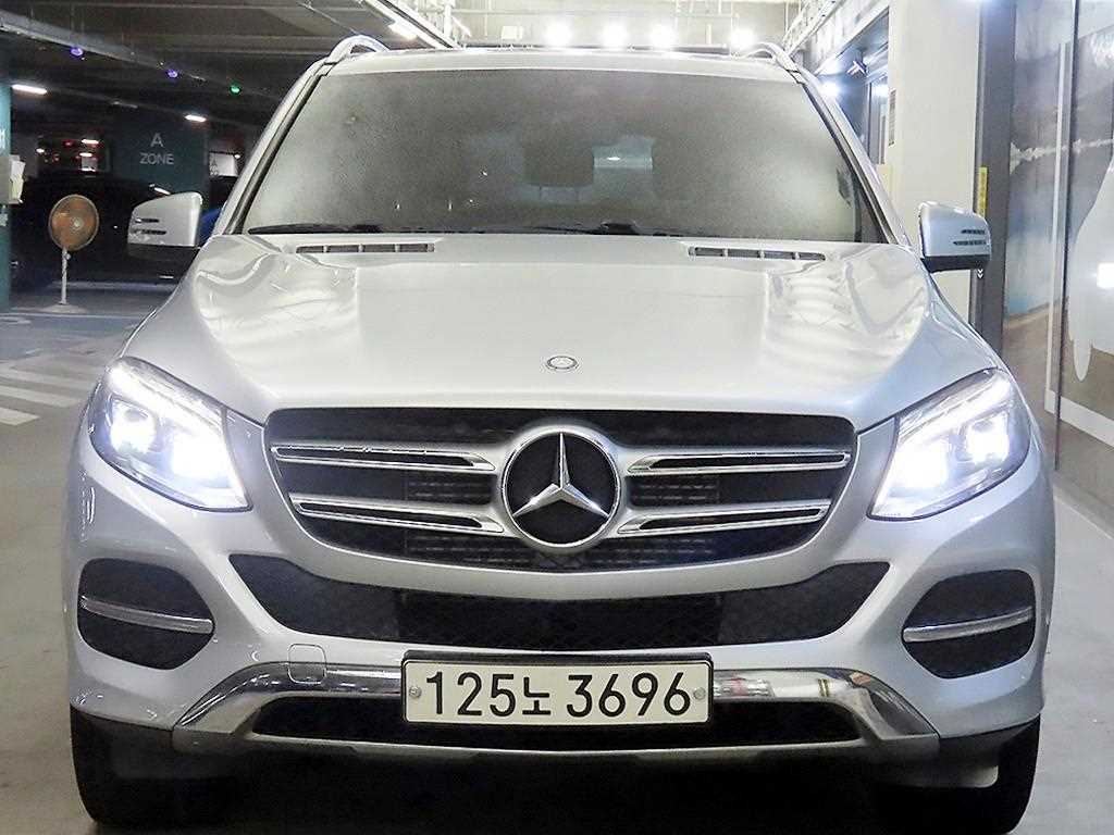벤츠 GLE 클래스 GLE 250 d 4MATIC 사진 2/18